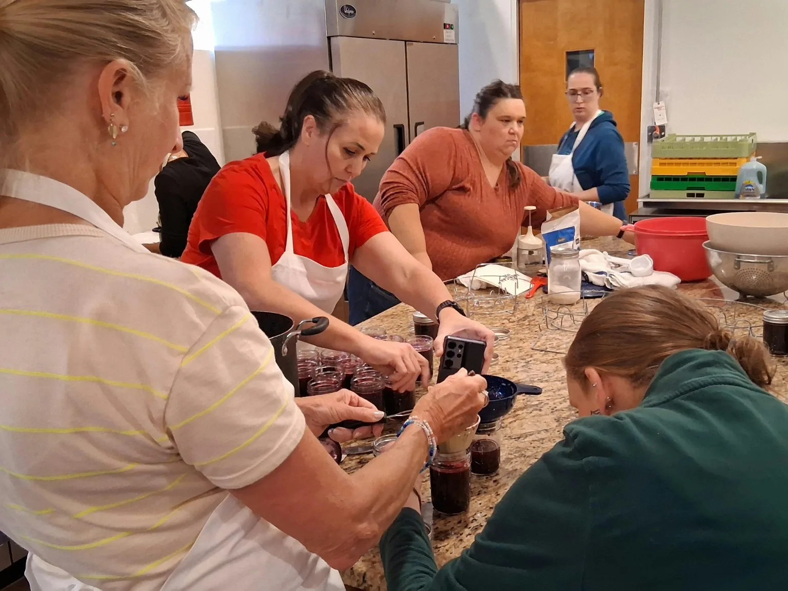 Working together at the jam-canning class