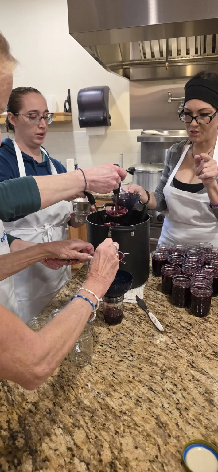 Preparing filled jam jars